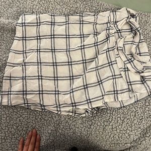 🌟🌟Abercrombie and Fitch White and Blue Wrap Skort